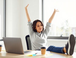 Manfaat Peregangan (Stretching) Singkat Setiap 1 Jam Sekali di Kursi Kerja